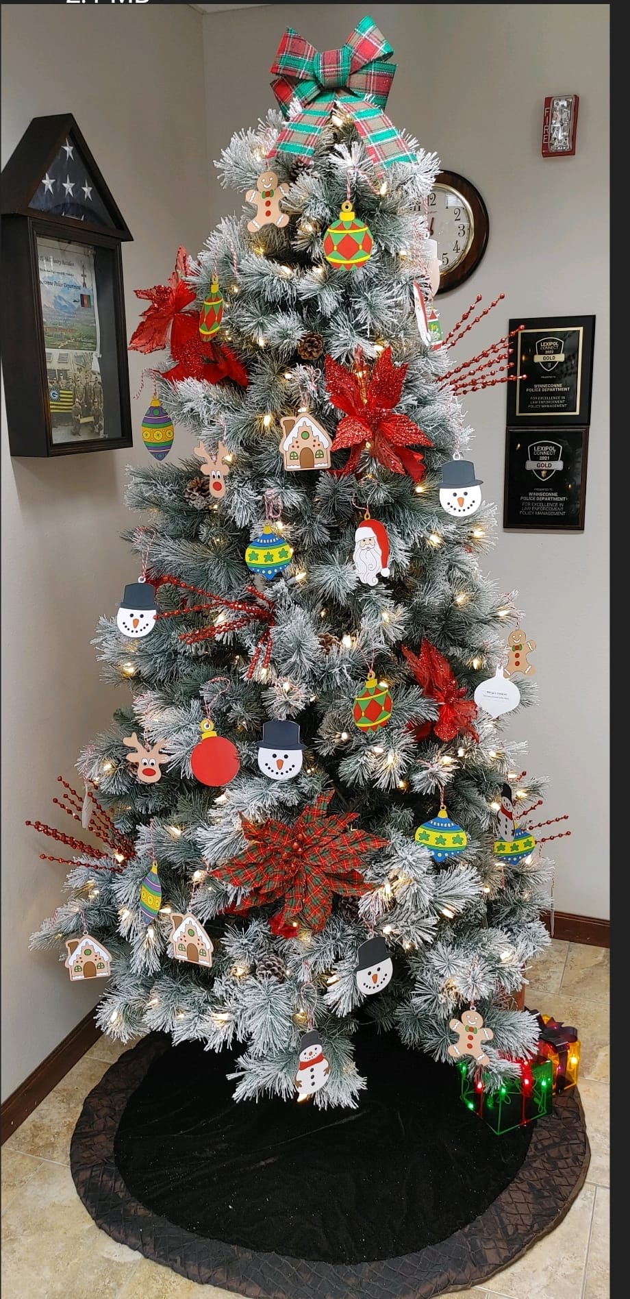 Christmas tree in police lobby